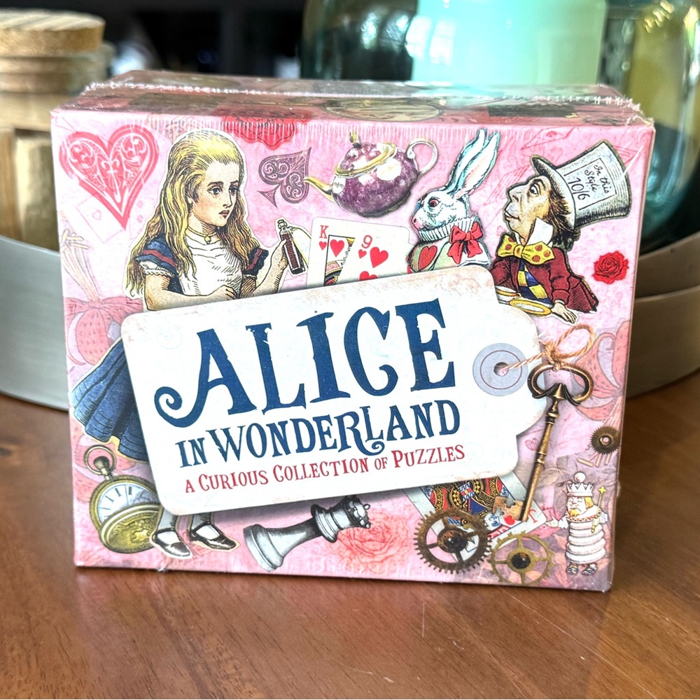 Alice in Wonderland Puzzle Set - Pink